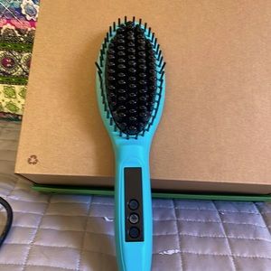 Illustra heated brush